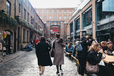 İnsanlar Camden Market içinde Londra, İngiltere.