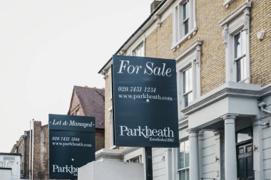 Bel bir evde dışında Park Heath Emlak ajansı tarafından için satışı işareti