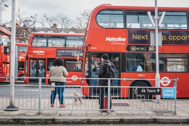 Golders Green, otobüs bekleyenler otobüs istasyonu, Londra, U