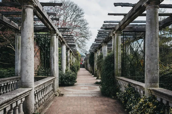 Hill Garden i Pergola w Golders Green, Londyn, Wielka Brytania. — Zdjęcie stockowe