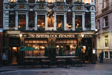 Londra'daki Sherlock Holmes pub'ın cephesi, İngiltere.