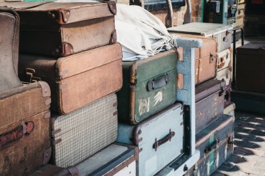 Sheringham tren statio platformunda Retro dekor bavul