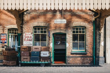 Sheringham tren st retro platformu ve tesislerin görünümü