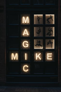 Magic Mike hipodrom Casino'da Tiyatro dışında işareti 