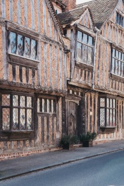 Lavenham, Suffo 'daki ahşap yarı ahşap renkli ortaçağ evi.