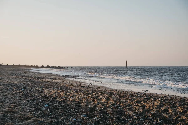 ホーシーギャップビーチの眺め、ノーフォーク、英国、夕暮し. — ストック写真