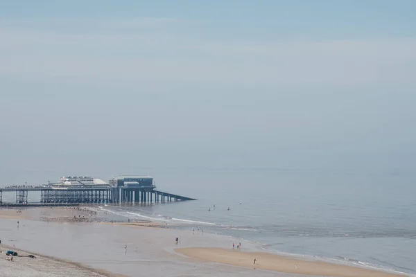 Molo i plaża Cromer, Norfolk, Wielka Brytania, selektywna koncentracja. — Zdjęcie stockowe