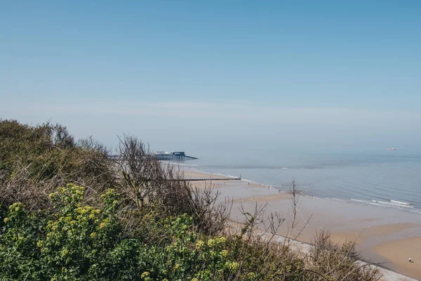 View from the hill of Cromer pier and beach, Norfolk, UK. — Stock Photo, Image