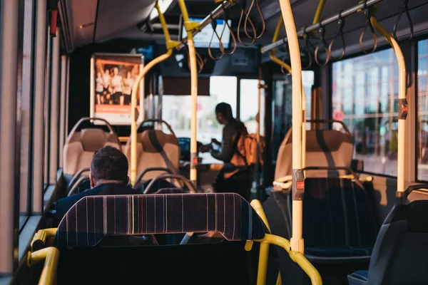 Ludzie na autobusie w: Luxembourg City, Luxembourg. — Zdjęcie stockowe