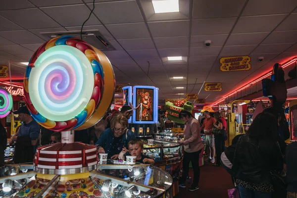 People playing at the arcade by the seaside in Cromer, Norfolk, — Stock Photo, Image