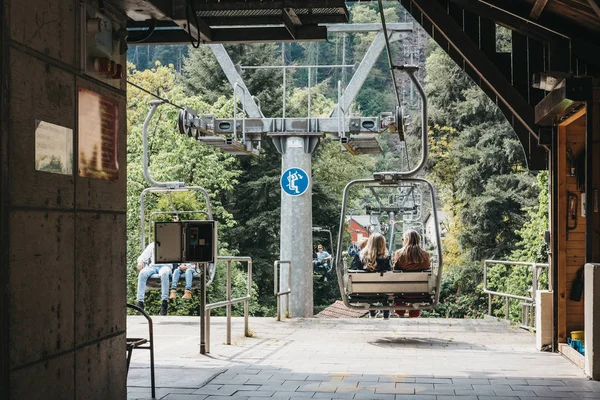 People on a chair lift in Vianden, Luxembourg. — Stock Photo, Image