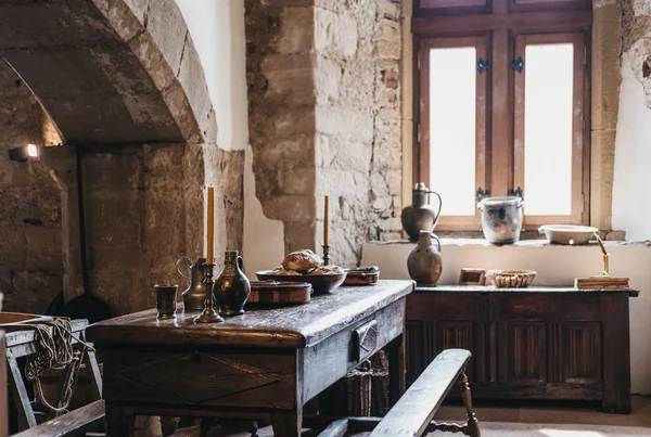 Nachgebautes Exponat der mittelalterlichen Küche im Schloss Vianden, Lux — Stockfoto