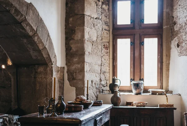 Nachgebautes Exponat der mittelalterlichen Küche im Schloss Vianden, Lux — Stockfoto