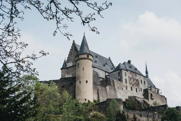 Low angle against the sky view of Vianden Castle, Luxembourg. — Stock Photo, Image