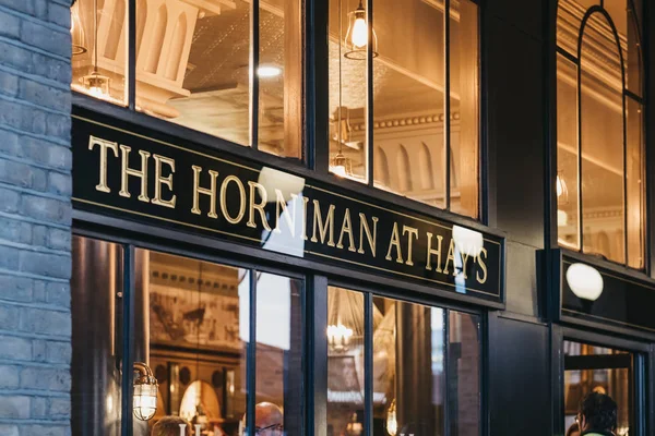 Außen Horniman Pub in Heu Galleria, London, Großbritannien. — Stockfoto