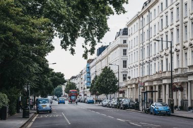 Pimlico bir sokakta beyaz teraslı evler Row, Londra, İngiltere.