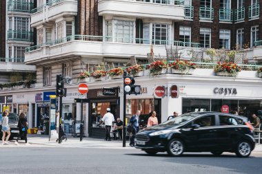 Marylebone Costa Coffee kafe önünde araba sürme, Londra,