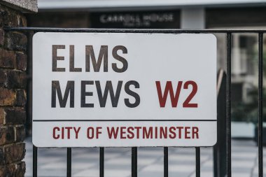 Elms Mews bir çit üzerinde Sokak adı işareti, Westminster City, Lo