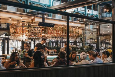 Covent Garden Market, Lond'daki Buns ve Buns restoranının penceresi