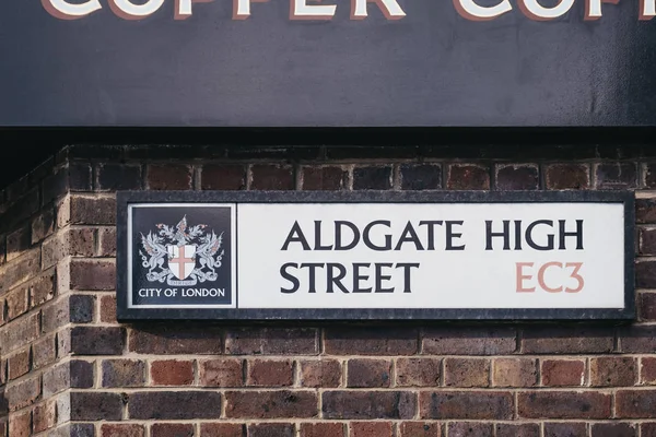 Cartel de nombre de calle en Aldgate High Street, Londres, Reino Unido . — Foto de Stock