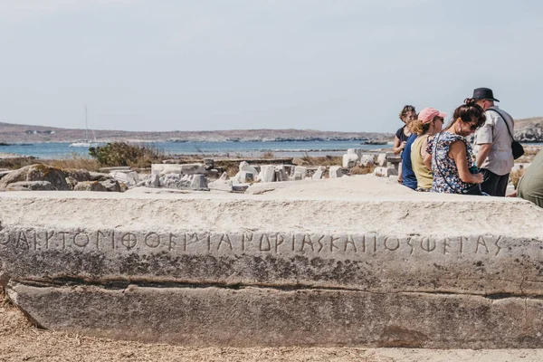 Écrits sur les ruines du Chemin Sacré sur l'île grecque de Délos — Photo