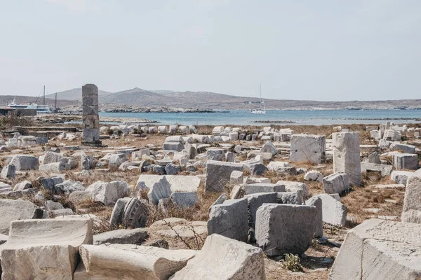 Ruines et colonnes sur l'île archéologique de Délos, Grèce . — Photo