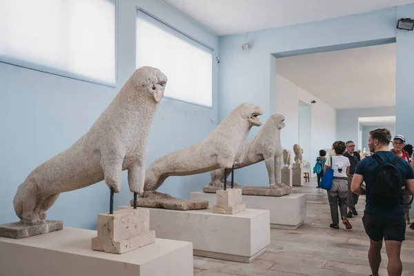 Arkeoloji Müzesi 'ndeki orijinal Naxian Aslanları heykelleri — Stok fotoğraf