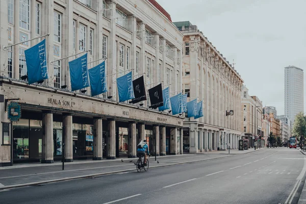 ロンドン イギリス 2020年6月13日 リバティー モールから並行して リージェント ストリートとカーナビー ストリートの間を走るソーホーの有名な通り キーリー ストリートの閉店したバーやレストラン — ストック写真
