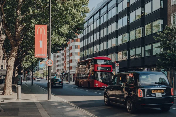 London June 2020 Bus Bus Stop Tottenham Court Road London — Stock Photo, Image