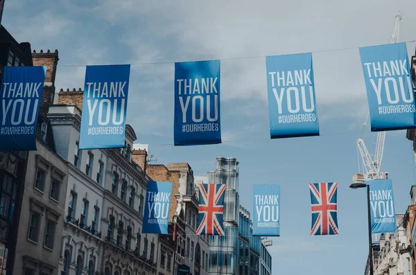 London Червня 2020 Дякуємо Банери Прапори Союзу Джека Нью Оксфорд — стокове фото