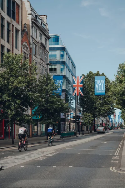 Londyn Wielka Brytania Czerwca 2020 Rowerzyści New Oxford Street Ozdobieni — Zdjęcie stockowe