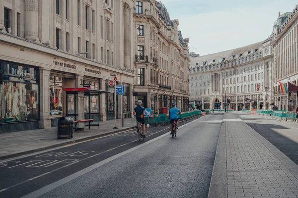London Egyesült Királyság 2020 Június Két Kerékpáros Ellovagolt Egy Üres — Stock Fotó