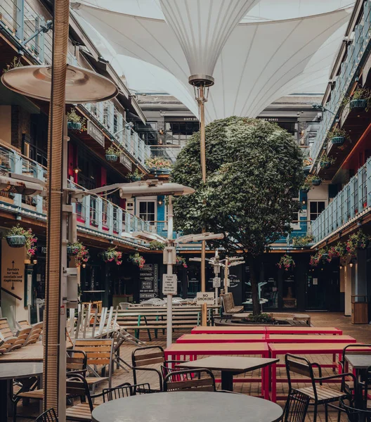 Londres Reino Unido Junho 2020 Mesas Vazias Dentro Kingly Court — Fotografia de Stock