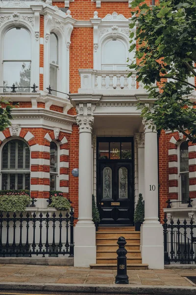 London Egyesült Királyság 2020 Június Egy Hagyományos Ház Bejárata Kensingtonban — Stock Fotó