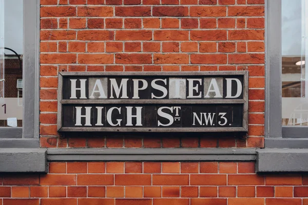 Street Name Sign Edificio Mattoni Rossi Hampstead High Street Hampstead — Foto Stock