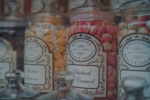 Stow Wold July 2020 Retro Sweets Jars Display Shop Window — Stock Photo, Image