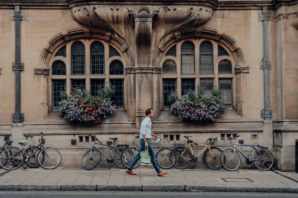 Oxford August 2020 Row Bike Parked Building Oxford Man Walk — 스톡 사진