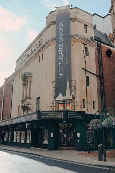英国オックスフォード 2020年8月4日 夏の日にオックスフォードの主要な商業劇場である新劇場の外観 — ストック写真