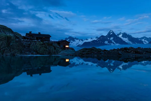 Mont Blanc Massif Yansıyan Lac Blanc Graian Alps Fransa — Stok fotoğraf