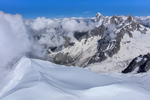 Mont Blanc Dağı Aiguille Midi Manzaralı Fransa Arka Planda Grands — Stok fotoğraf