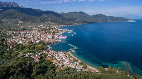 Limenas 町とタソス島 ギリシャの港の航空写真 — ストック写真