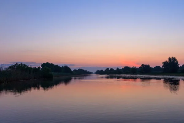 多瑙河中的日出 罗马尼亚三角洲 — 图库照片