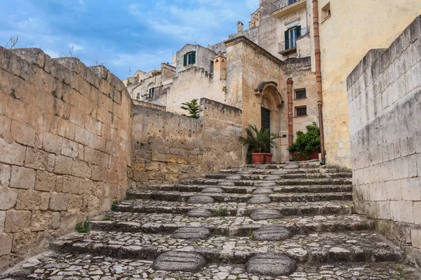 Histórica Escalera Piedra Antigua Callejón Distrito Histórico Sassi Matera Italia —  Fotos de Stock