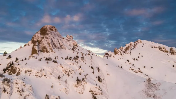 Lever de soleil à Ciucas Mountains, Roumanie — Photo