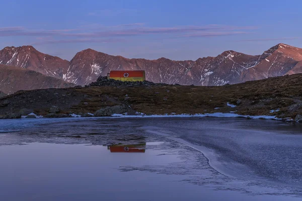 Solnedgång Caltun Sjön Fagarasbergen Rumänien — Stockfoto