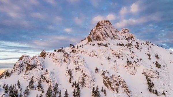 Cima Montaña Invierno Montañas Ciucas Rumania — Foto de Stock