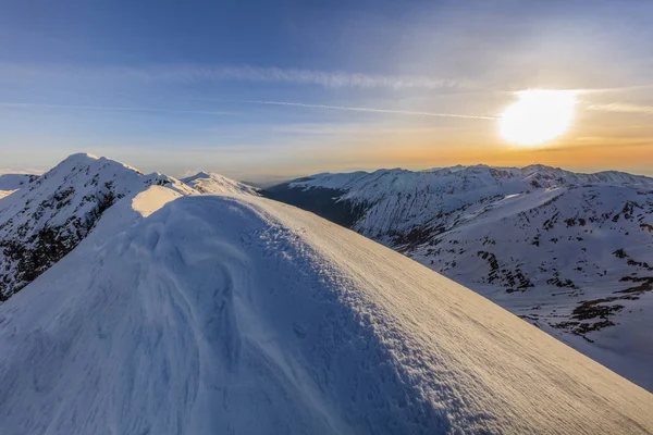 Moldoveanu 高峰在冬季 Fagaras 罗马尼亚 — 图库照片
