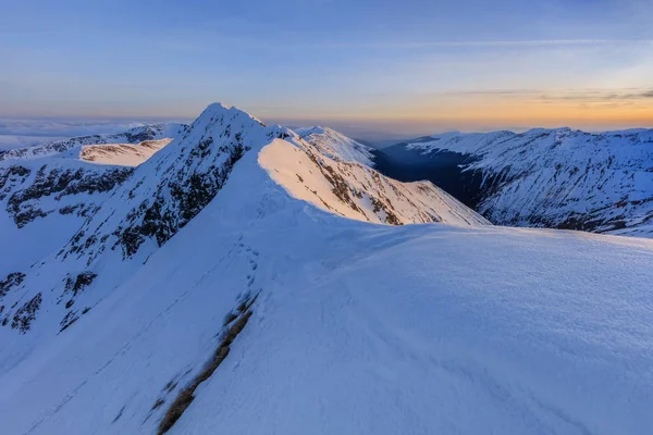 Pic Moldave Hiver Montagnes Fagaras Roumanie — Photo