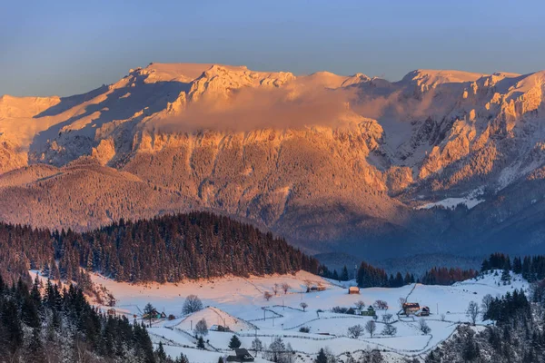 Гірський Краєвид Зимовий Період Гір Румунія — стокове фото