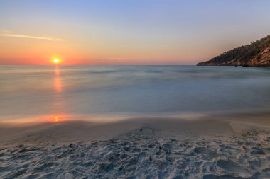 Paradise beach adlı gündoğumu. Thassos Adası Yunanistan